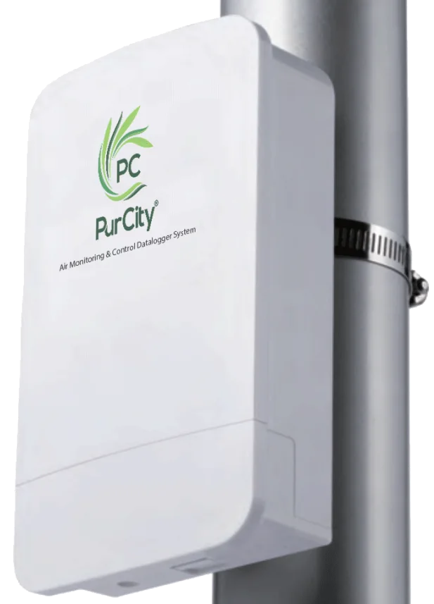 The A2P-Logger, Air2Pure's air monitoring and control datalogger, mounted on a pole